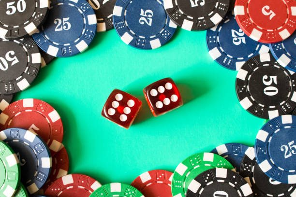 Studio live Andar Bahar dengan dealer dan tampilan kartu di platform naik 138